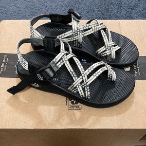 Womens Chaco size 8